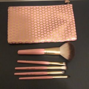 Too faced makeup brushes